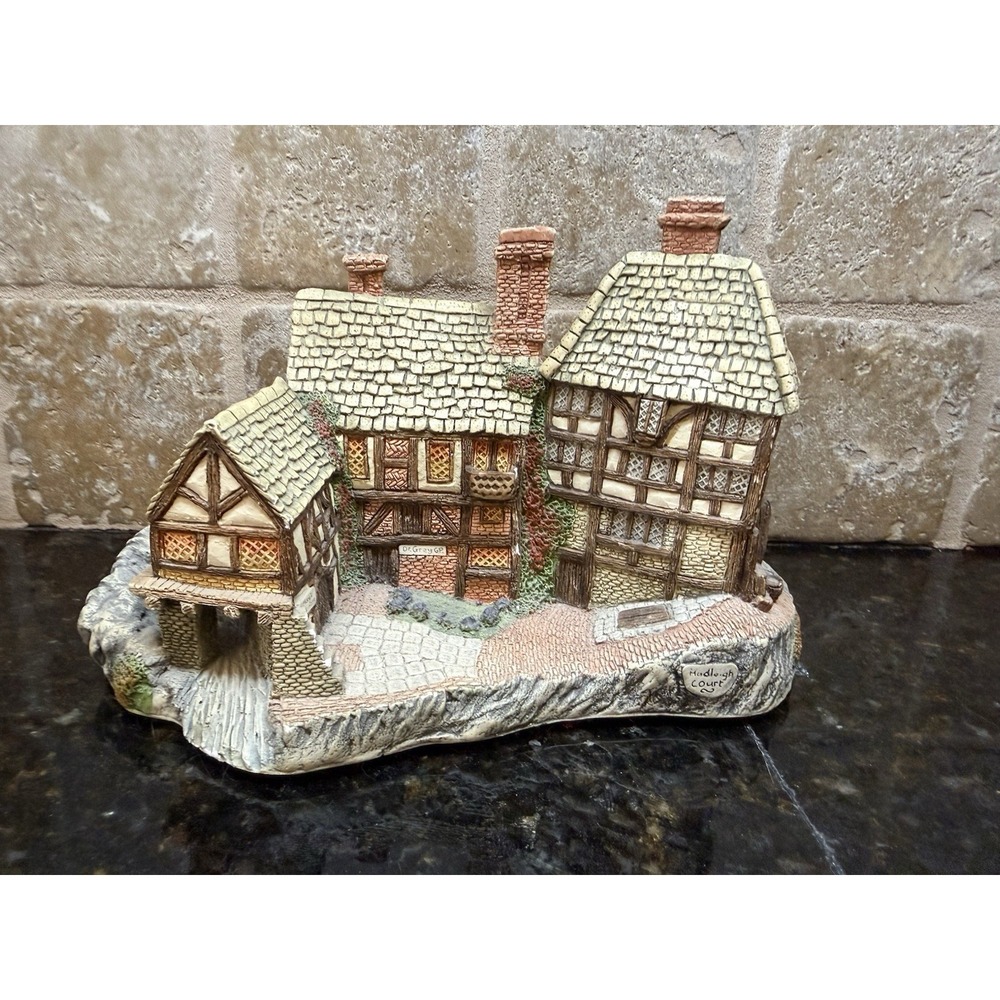 Memory Lane Cottages by Peter Tomlins - Made in England - Hadleigh Court